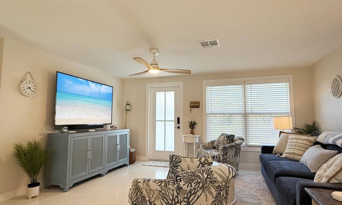 Englewood South Casa | Coastal Chic 2BR – Modern Stay Near Manasota Key