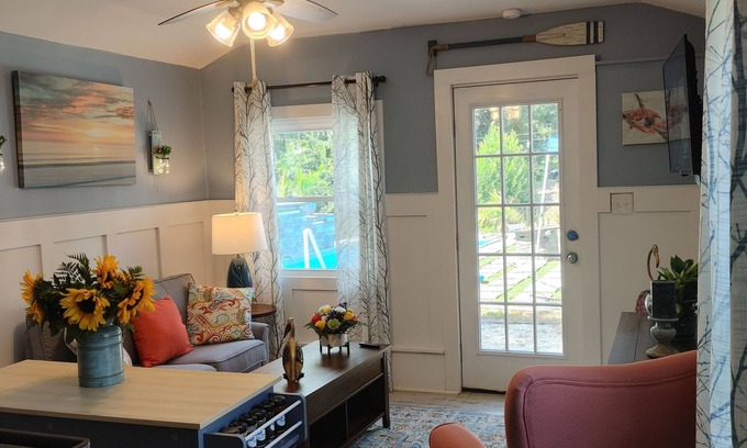 Wilmington Cabaña | Coastal Chic Cottage with pool