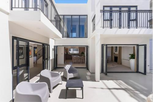 Mairangi Bay Casa | Coastal Chic - Luxury at the Beach