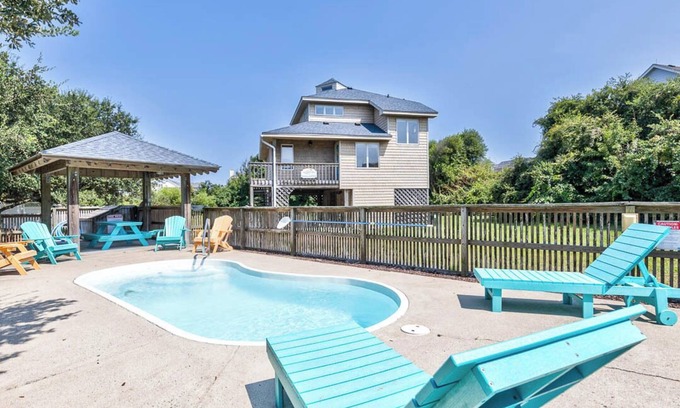 Whalehead Beach Casa | Confort costero | 985 pies de la playa | Piscina privada, jacuzzi