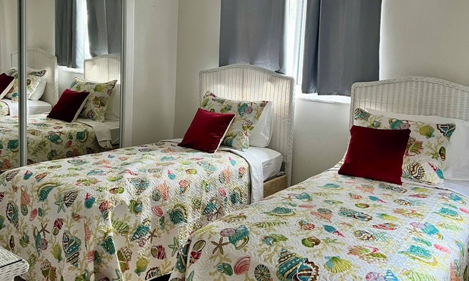 Siesta Key Village Casa | Coastal Comfort Meets Florida Fun – Your Siesta Key Escape Awaits!