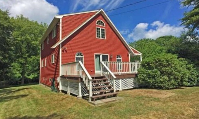 Portsmouth Casa | Coastal Comfort on Prudence Island