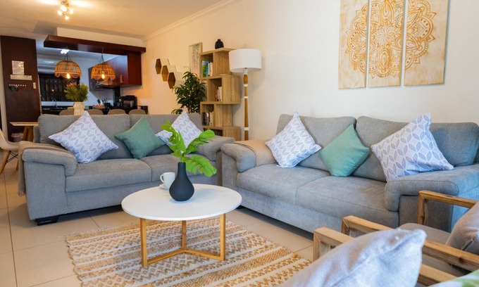 Ballito Apartamento | Coastal Comfort | Terrace | Pool | Garden Views