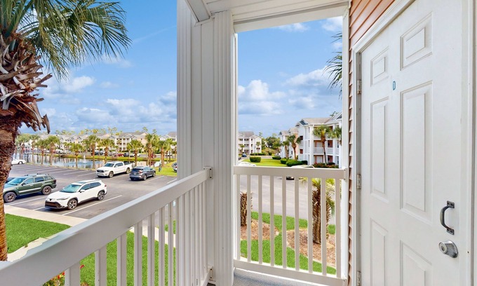 Carolina Forest Condominio | Coastal condo with waterway views from balcony