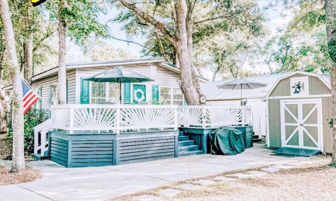 Myrtle Beach Casa | Coastal Corner House in the Award Winning Ocean Lakes! Includes golf cart!