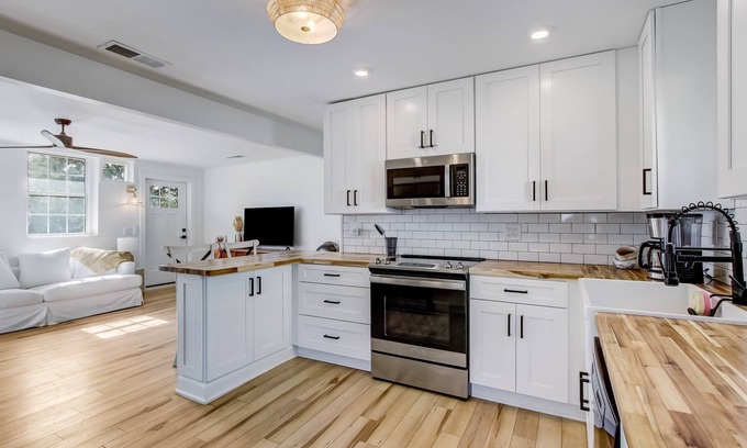 Fernandina Beach Cabaña | Coastal Cottage in Historic Amelia Island