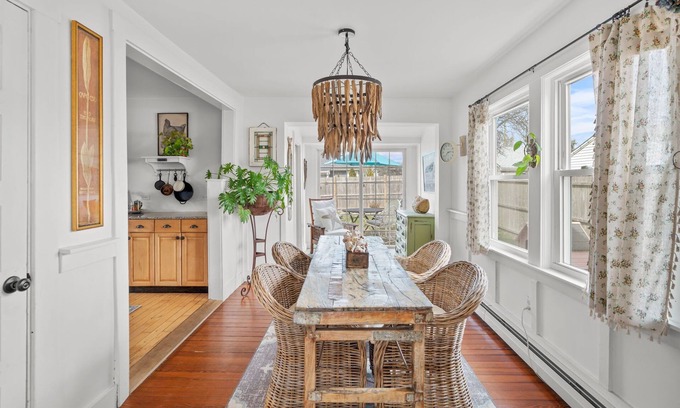 Hyannis Casa | Coastal Cottage: Beach Access, Bikes & Pet-Friendly!