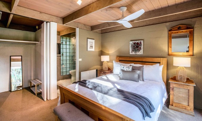 Ocean Grove Casa | Coastal Couples Retreat