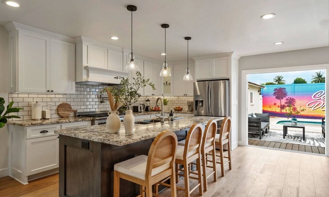 Harbor Casa | Coastal Dream: Heated Pool Near Beach & Disney