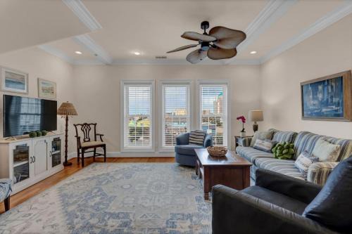 Carolina Beach Casa | Coastal Escape on Lake Park