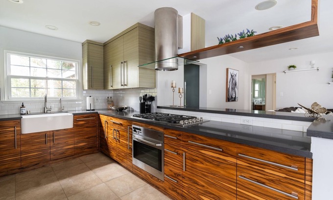The Plaza Casa | !Coastal Family Escape with a salt water pool