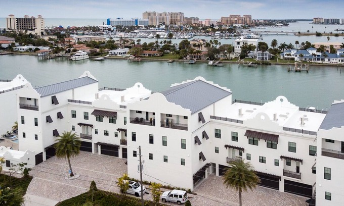 Clearwater Beach Casa | Increíble Waterfront Townhome a minutos de la playa con embarcadero / piscina / jacuzzi