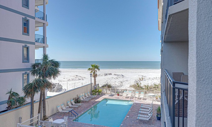Belle Vista Condominio | Coastal Gem | Gulf Views + Walk to Fun
