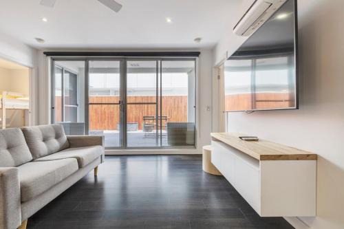 Bonbeach Casa | Coastal Getaway with Parking and Steps from the Beach