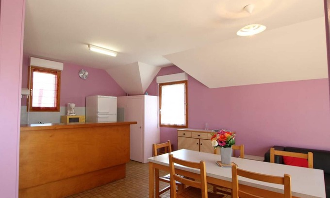 Surtainville Cabaña | Casa costera con jardín compartido, BBQ, WiFi, acepta mascotas y a solo 200m del mar
