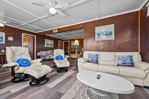 Surf City Apartamento | Coastal Haven Cottage- Beach, Shopping, Fun