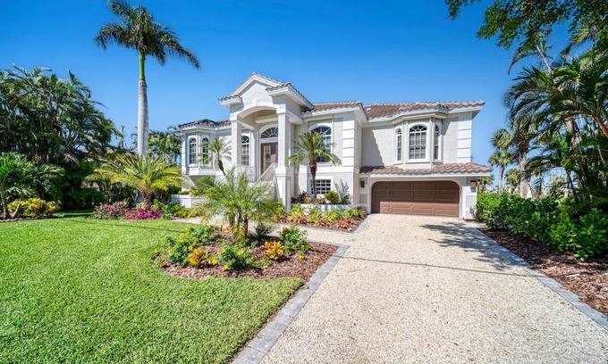 Beachview Country Club Estates Casa | Coastal Haven Estate: Immaculate Home w/ Pool &Spa
