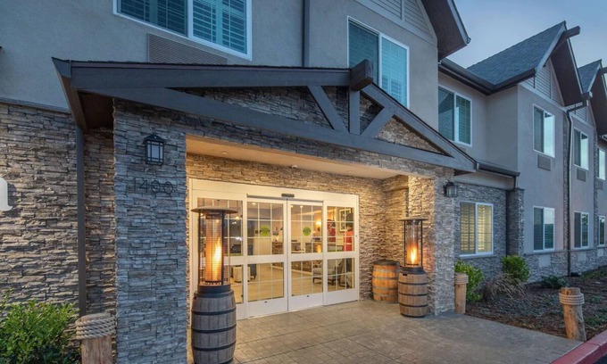 Half Moon Bay Casa | Coastal Haven, Free Breakfast & Parking at Aristocrat Hotel - Half Moon Bay