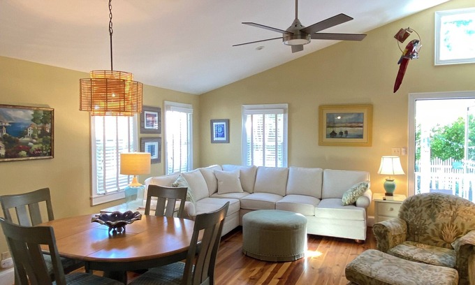 Morehead City Casa | Coastal hideaway in downtown Beaufort. Walk to shops and restaurants!