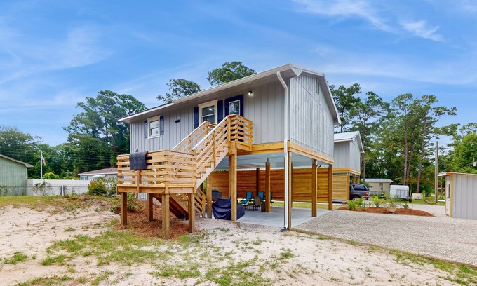 Supply Casa | Coastal home close to beach and local attractions