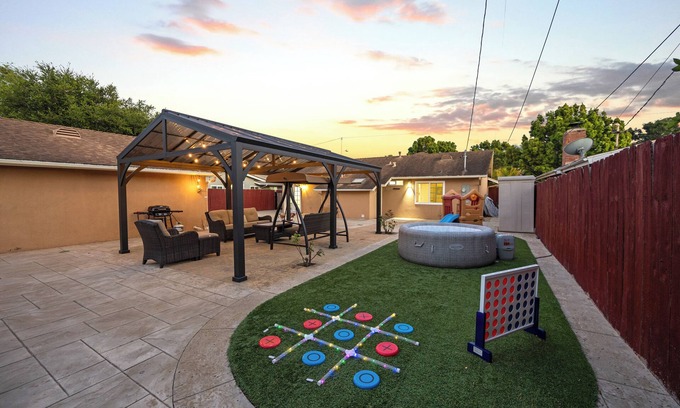 Goleta Casa | Coastal Home Near UCSB & Airport + Hot Tub, King Beds, Fast Wifi, Sleeps 6