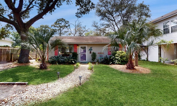 Tranquil Harbour Casa | Coastal home with short walk to the beach and fire pit