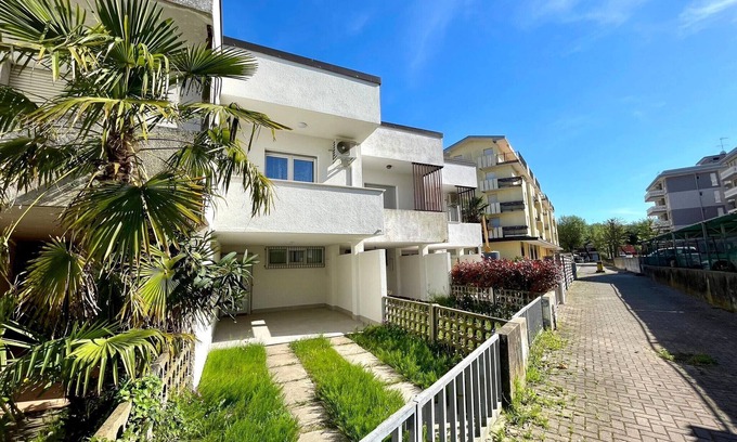 Porto Santa Margherita Villa | Refrescante villa con jardín privado cerca de la playa