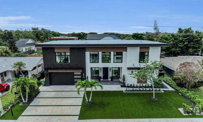 Arlington Park Casa | Coastal Luxe, Spacious 5bedroom house 5miles to Siesta with saltwater pool, WiFi