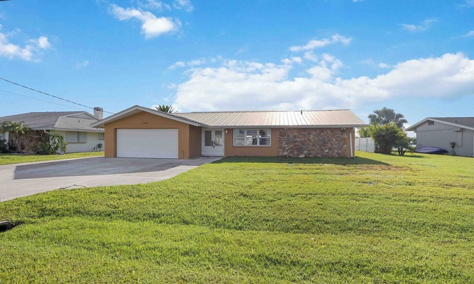Harbour Heights Casa | Coastal Luxury awaits in this 3/3 on the River