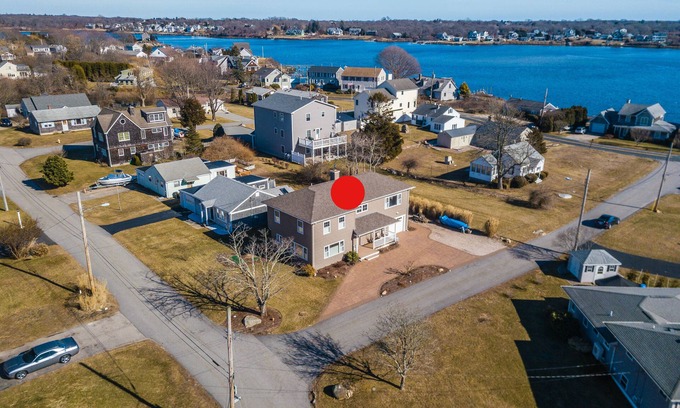 Snug Harbor Casa | Lujo Narragansett Beach Home - Your Happy Place!