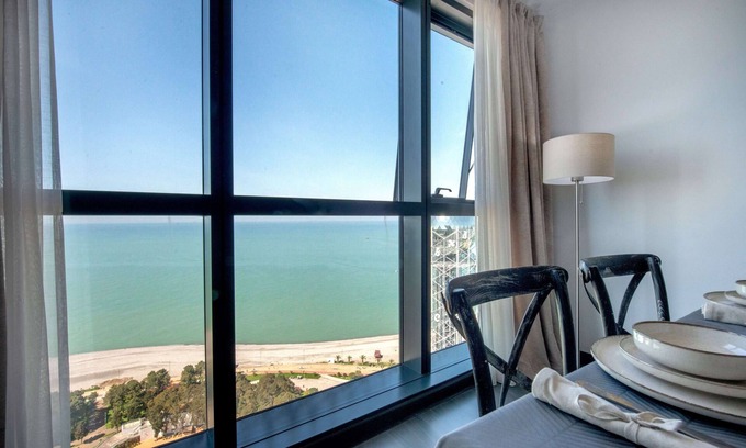 Old Boulevard Apartamento | Coastal Oasis - Sea View Porta Batumi 2 bedroom apartment