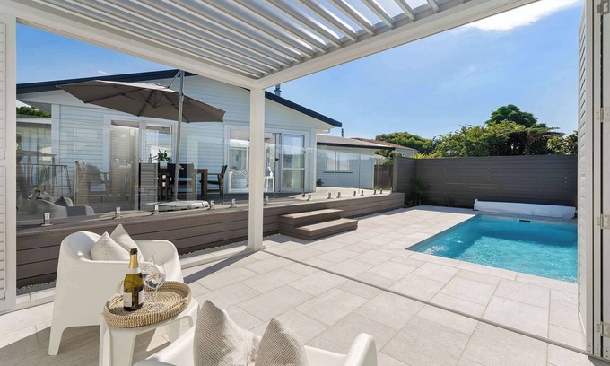 Mount Maunganui Casa | Coastal Retreat - Poolside Mt Maunganui