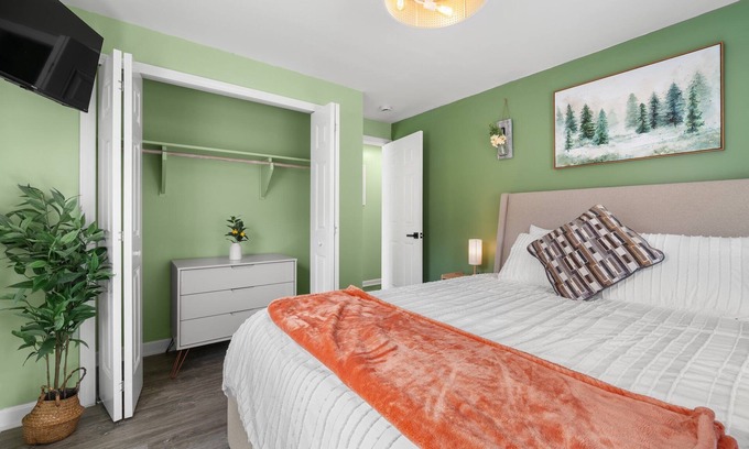 Pawcatuck Apartamento | Cozy 2-Bedroom Retreat Near Downtown Westerly, Mystic & Casino Adventures!