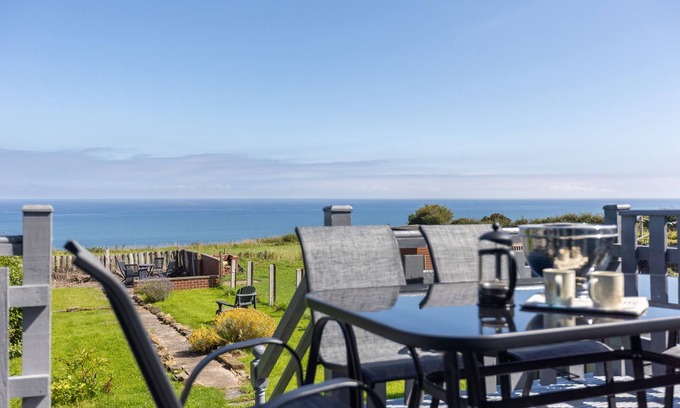 Hinderwell Cabaña | Coastal Retreat with Seaview's - Ammonite Cottage ( DOG FREE)