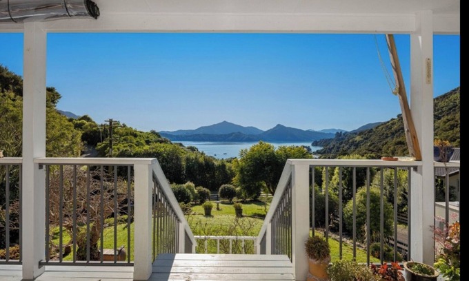 Moetapu Bay Casa | Coastal Retreat on Moetapu Bay Road – Marlborough Sounds Paradise