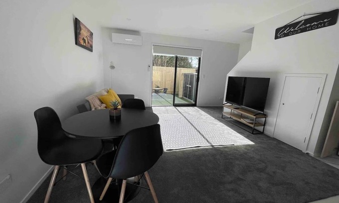 New Brighton Casa | Coastal Sanctuary - Brand New Modern Townhouse