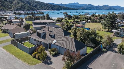Waikawa Bay Casa | Coastal Sound - Waikawa Holiday Home