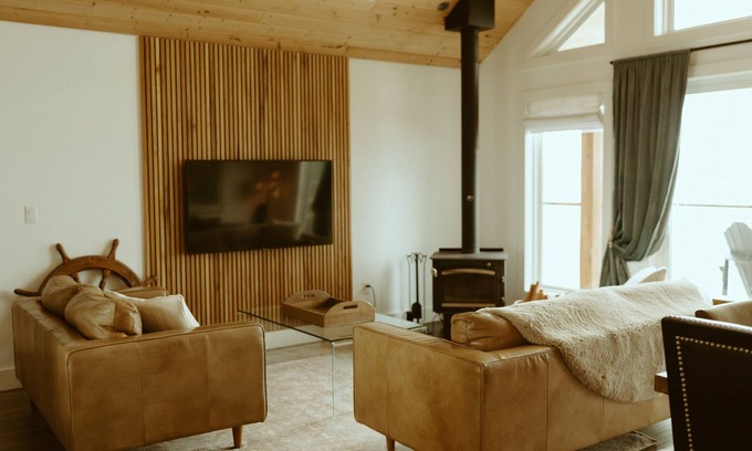 Powell River Casa | Sitka Suite | Oceanfront Luxury Escape | Hot Tub | Optional Sauna Add-On