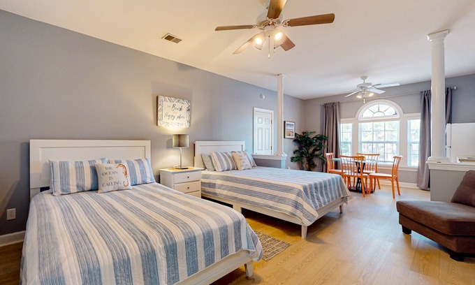 Sea Trail Apartamento | Coastal Suite with golf course view and shared pool access