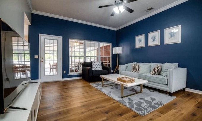 Hinesville Casa | Coastal theme getaway | King Beds, Patio Arcade