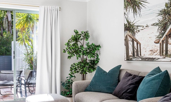 Belongil Casa | Coastal Townhouse - Minutes from the Beach and a short walk to town.