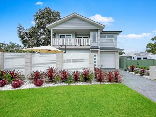 Shellharbour Casa | Coastline Cove - Modern Townhome Oasis