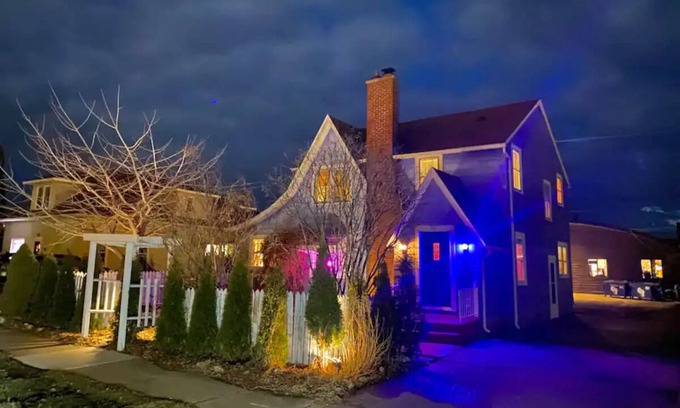 Viroqua Cabaña | Cobalt Cottage: eclectic cozy home, right downtown