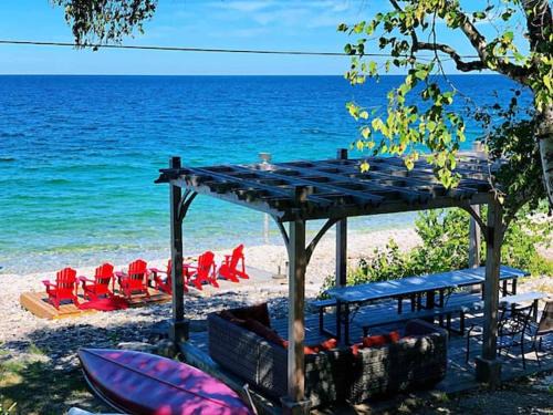Northern Bruce Peninsula Chalet De Esquí | Cobblestone Waterfront cottage 4 Bedrooms, 2 Bathrooms, Sauna at Lion Head