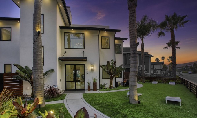 Avila Beach Casa | Cobbo's Beach House - Elevator/SPAS/Bar/GYM/Bikes/GOLF CART/Views/STEPS TO BEACH