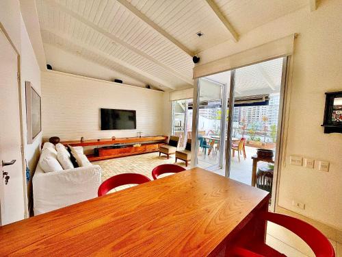 Tombo Apartamento | Cobertura com piscina e churrasqueira, 200m da praia, 3 dormitórios para até 6 hóspedes