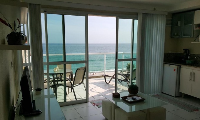 Recreio dos Bandeirantes Apartamento | Cobertura em Frente ao Mar no Recreio