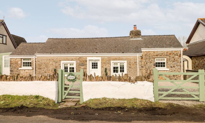 Kilgetty Cabaña | COBWEBS, pet friendly, character holiday cottage in Saundersfoot