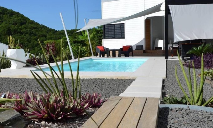 Deshaies Villa | CANELA DE COCO 2 DORMITORIOS, PISCINA, DESHAIES, CERCA DE LAS PLAYAS