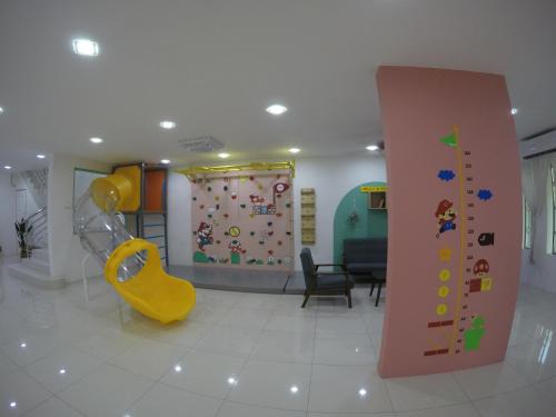 Kampung Gong Pauh Casa | CoCo Fun House Kemaman with Pool and Bathtub